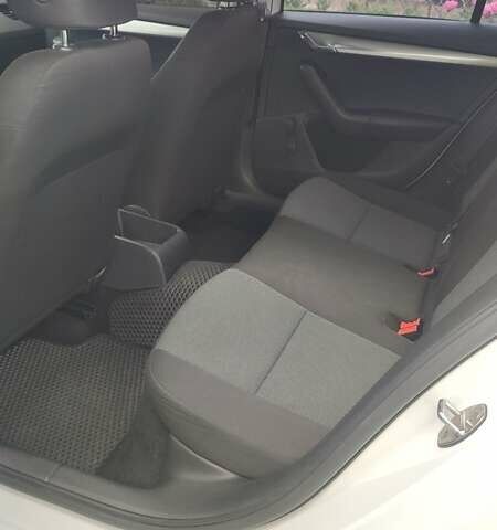 Белый Шкода Октавия, объемом двигателя 1.6 л и пробегом 300 тыс. км за 11200 $, фото 25 на Automoto.ua