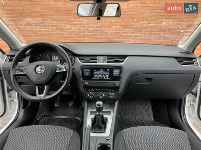 Білий Шкода Октавія, об'ємом двигуна 1.4 л та пробігом 194 тис. км за 8800 $, фото 36 на Automoto.ua