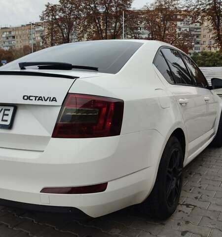 Белый Шкода Октавия, объемом двигателя 1.6 л и пробегом 300 тыс. км за 11200 $, фото 11 на Automoto.ua
