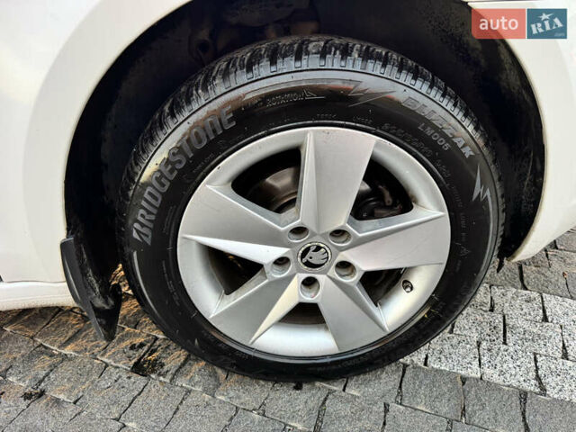 Білий Шкода Октавія, об'ємом двигуна 1.6 л та пробігом 232 тис. км за 10400 $, фото 12 на Automoto.ua