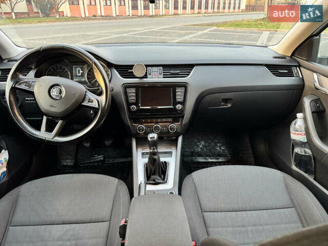 Білий Шкода Октавія, об'ємом двигуна 1.6 л та пробігом 232 тис. км за 10400 $, фото 2 на Automoto.ua