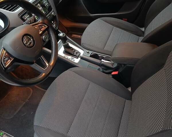 Білий Шкода Октавія, об'ємом двигуна 1.4 л та пробігом 210 тис. км за 10000 $, фото 7 на Automoto.ua