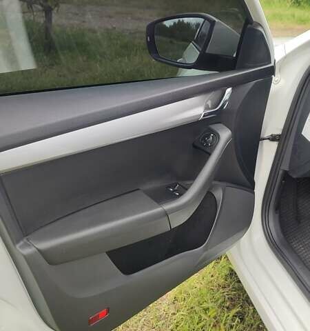 Белый Шкода Октавия, объемом двигателя 1.6 л и пробегом 300 тыс. км за 11200 $, фото 27 на Automoto.ua