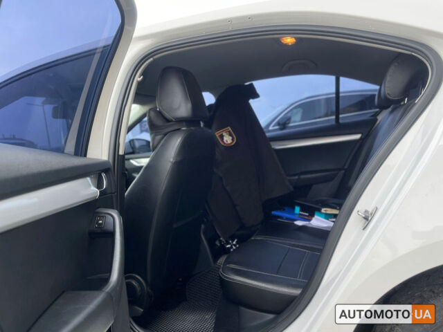 Білий Шкода Октавія, об'ємом двигуна 1.6 л та пробігом 290 тис. км за 11300 $, фото 12 на Automoto.ua