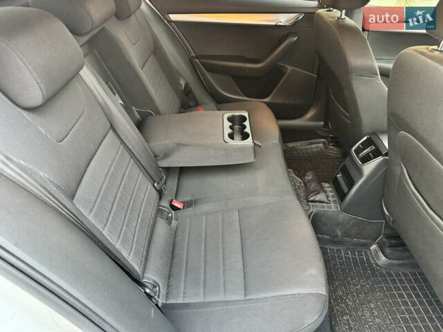 Білий Шкода Октавія, об'ємом двигуна 1.6 л та пробігом 232 тис. км за 10400 $, фото 3 на Automoto.ua