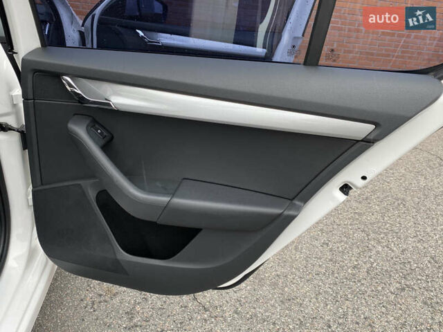 Білий Шкода Октавія, об'ємом двигуна 1.4 л та пробігом 194 тис. км за 8800 $, фото 31 на Automoto.ua