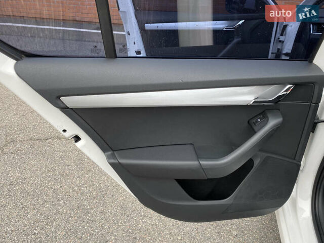 Білий Шкода Октавія, об'ємом двигуна 1.4 л та пробігом 194 тис. км за 8800 $, фото 28 на Automoto.ua