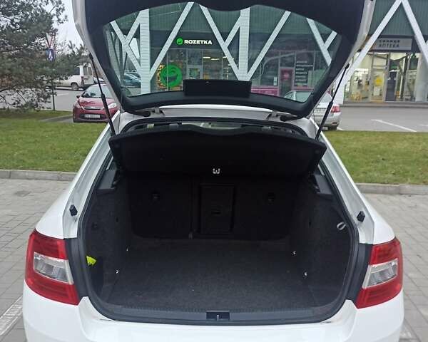 Белый Шкода Октавия, объемом двигателя 1.6 л и пробегом 211 тыс. км за 9800 $, фото 14 на Automoto.ua