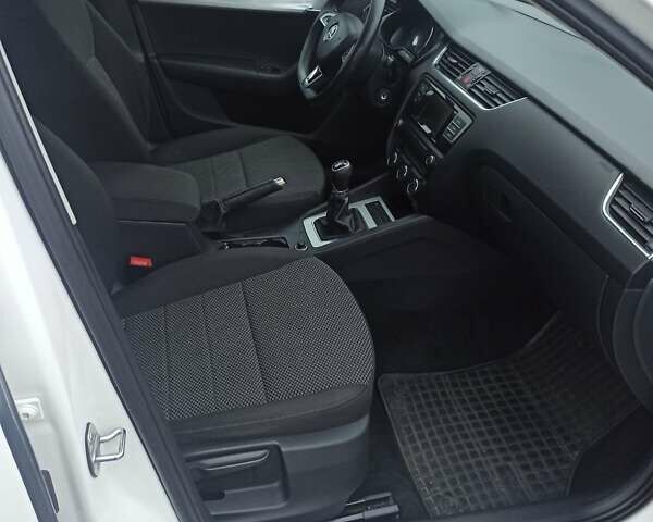 Белый Шкода Октавия, объемом двигателя 1.6 л и пробегом 211 тыс. км за 9800 $, фото 12 на Automoto.ua