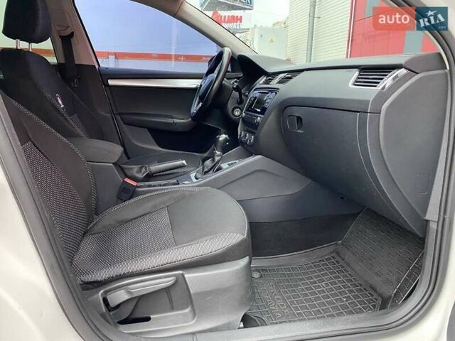 Белый Шкода Октавия, объемом двигателя 1.6 л и пробегом 152 тыс. км за 10500 $, фото 19 на Automoto.ua