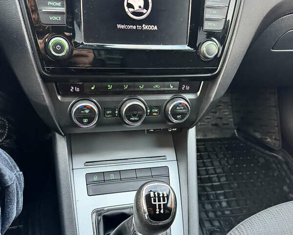 Білий Шкода Октавія, об'ємом двигуна 1.6 л та пробігом 232 тис. км за 10400 $, фото 10 на Automoto.ua