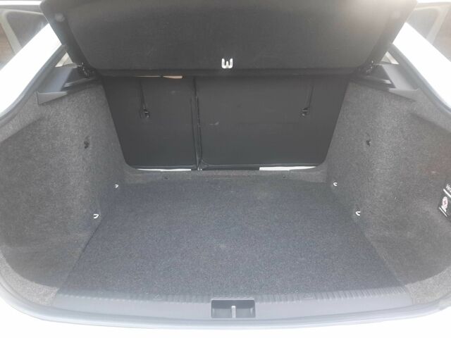 Белый Шкода Октавия, объемом двигателя 1.6 л и пробегом 245 тыс. км за 12300 $, фото 12 на Automoto.ua