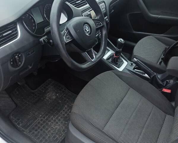 Белый Шкода Октавия, объемом двигателя 1.6 л и пробегом 211 тыс. км за 9800 $, фото 15 на Automoto.ua