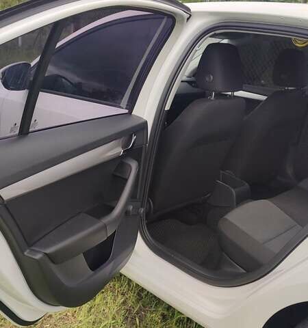 Белый Шкода Октавия, объемом двигателя 1.6 л и пробегом 300 тыс. км за 11200 $, фото 26 на Automoto.ua