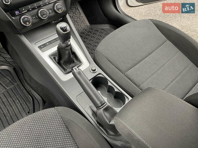 Білий Шкода Октавія, об'ємом двигуна 1.4 л та пробігом 194 тис. км за 8800 $, фото 42 на Automoto.ua