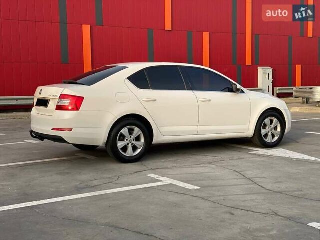 Белый Шкода Октавия, объемом двигателя 1.6 л и пробегом 152 тыс. км за 10500 $, фото 4 на Automoto.ua