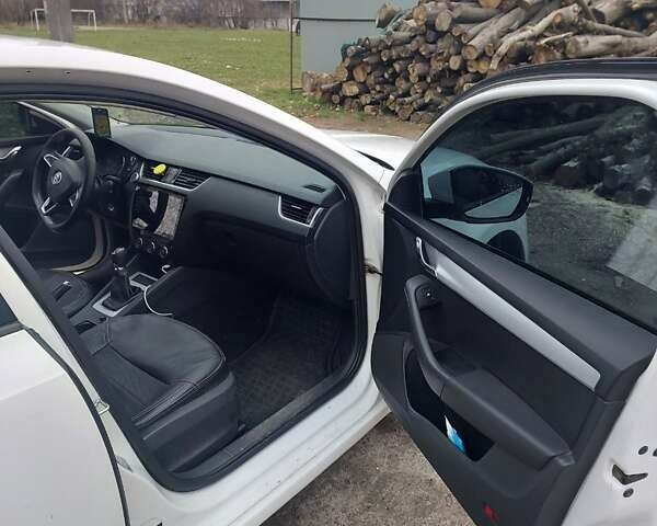 Белый Шкода Октавия, объемом двигателя 1.2 л и пробегом 435 тыс. км за 9500 $, фото 11 на Automoto.ua