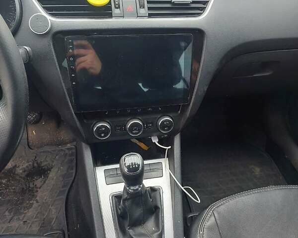 Белый Шкода Октавия, объемом двигателя 1.2 л и пробегом 435 тыс. км за 9500 $, фото 18 на Automoto.ua