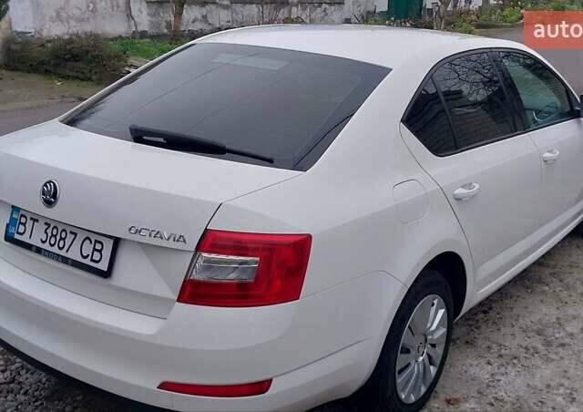 Белый Шкода Октавия, объемом двигателя 1.4 л и пробегом 220 тыс. км за 10500 $, фото 2 на Automoto.ua