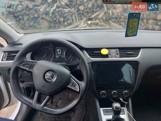 Белый Шкода Октавия, объемом двигателя 1.2 л и пробегом 435 тыс. км за 9500 $, фото 19 на Automoto.ua