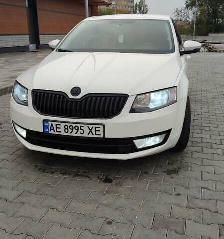 Белый Шкода Октавия, объемом двигателя 1.6 л и пробегом 300 тыс. км за 11200 $, фото 3 на Automoto.ua
