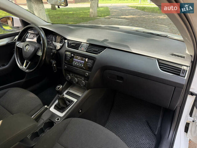 Белый Шкода Октавия, объемом двигателя 1.6 л и пробегом 296 тыс. км за 9800 $, фото 26 на Automoto.ua