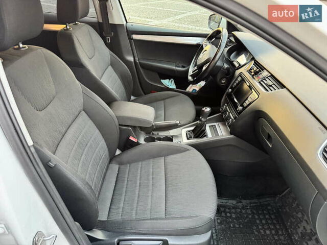 Білий Шкода Октавія, об'ємом двигуна 1.6 л та пробігом 232 тис. км за 10400 $, фото 6 на Automoto.ua