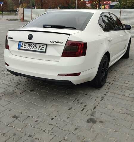 Белый Шкода Октавия, объемом двигателя 1.6 л и пробегом 300 тыс. км за 11200 $, фото 15 на Automoto.ua