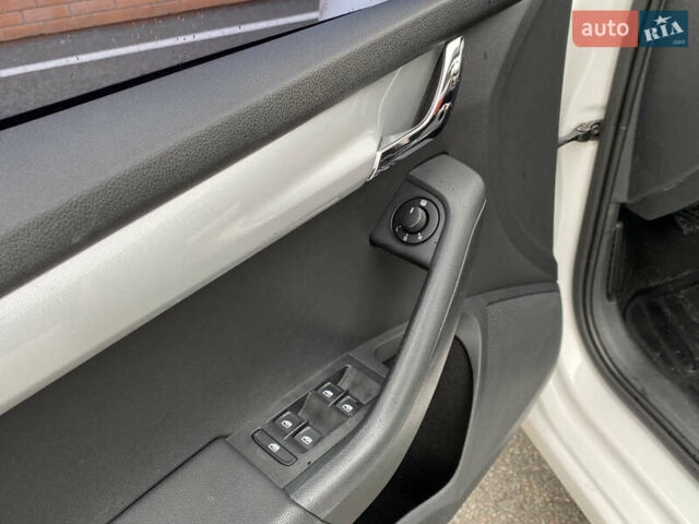 Білий Шкода Октавія, об'ємом двигуна 1.4 л та пробігом 194 тис. км за 8800 $, фото 25 на Automoto.ua