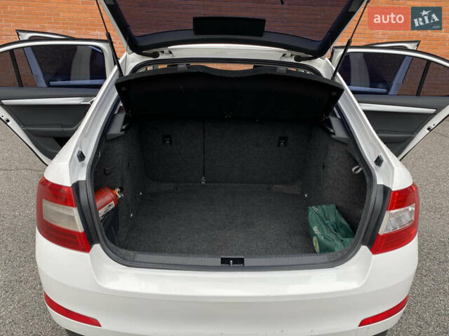 Білий Шкода Октавія, об'ємом двигуна 1.4 л та пробігом 194 тис. км за 8800 $, фото 30 на Automoto.ua