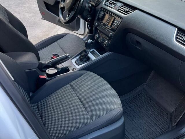 Белый Шкода Октавия, объемом двигателя 1.4 л и пробегом 291 тыс. км за 11400 $, фото 6 на Automoto.ua