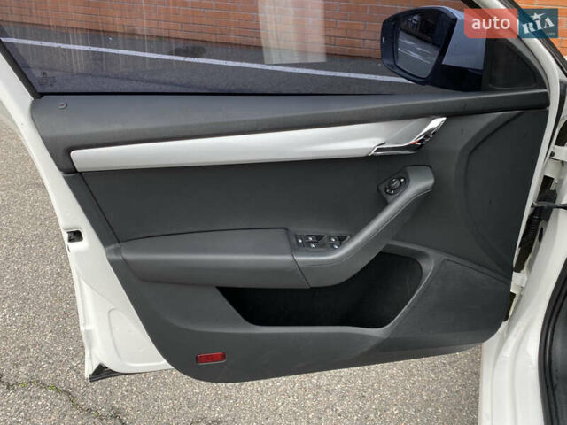 Білий Шкода Октавія, об'ємом двигуна 1.4 л та пробігом 194 тис. км за 8800 $, фото 24 на Automoto.ua