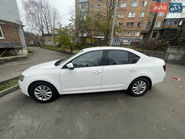 Белый Шкода Октавия, объемом двигателя 1.8 л и пробегом 168 тыс. км за 12800 $, фото 3 на Automoto.ua