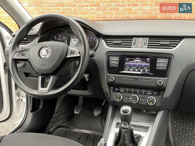 Білий Шкода Октавія, об'ємом двигуна 1.4 л та пробігом 194 тис. км за 8800 $, фото 37 на Automoto.ua