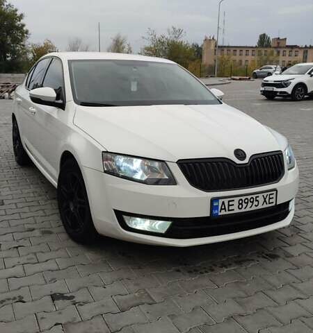 Белый Шкода Октавия, объемом двигателя 1.6 л и пробегом 300 тыс. км за 11200 $, фото 6 на Automoto.ua