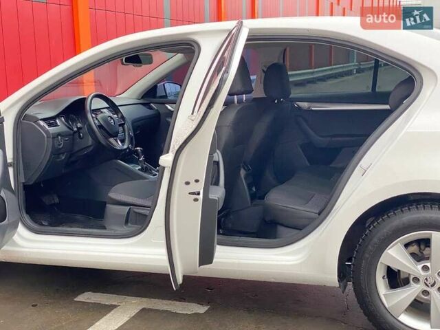 Белый Шкода Октавия, объемом двигателя 1.6 л и пробегом 152 тыс. км за 10500 $, фото 16 на Automoto.ua