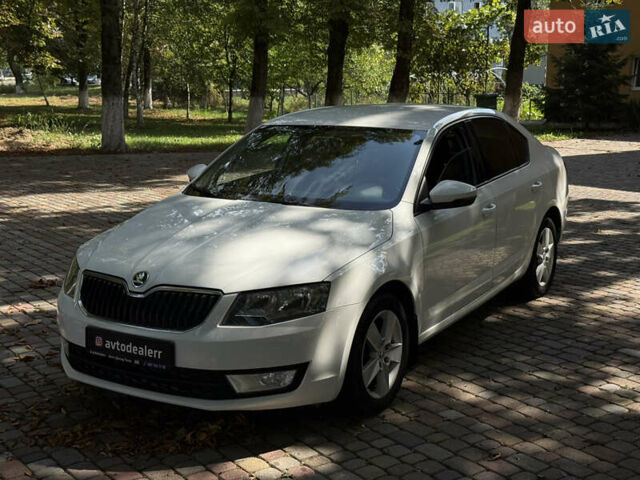 Белый Шкода Октавия, объемом двигателя 1.6 л и пробегом 296 тыс. км за 9800 $, фото 7 на Automoto.ua