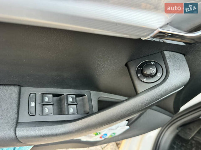 Білий Шкода Октавія, об'ємом двигуна 1.6 л та пробігом 232 тис. км за 10400 $, фото 7 на Automoto.ua