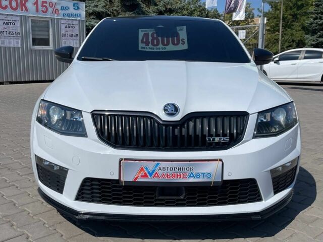 Белый Шкода Октавия, объемом двигателя 2 л и пробегом 221 тыс. км за 14999 $, фото 1 на Automoto.ua