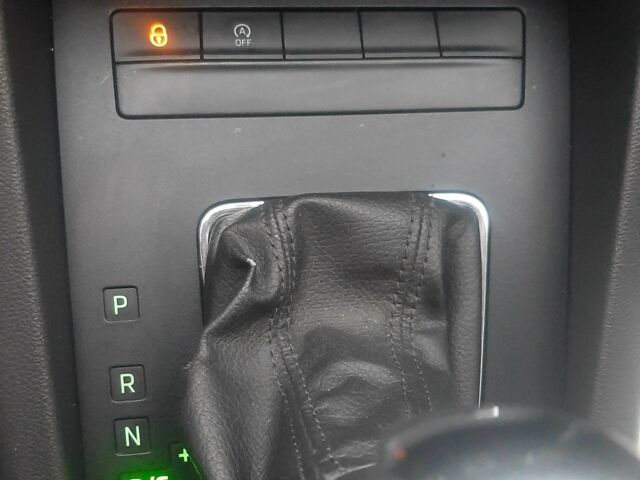 Белый Шкода Октавия, объемом двигателя 1.6 л и пробегом 245 тыс. км за 12300 $, фото 13 на Automoto.ua