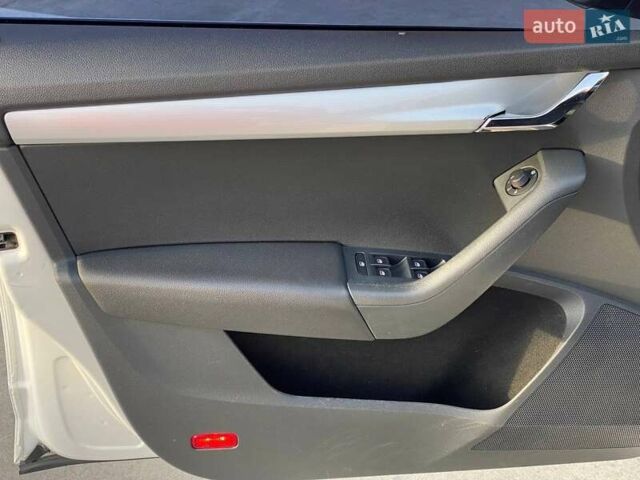 Белый Шкода Октавия, объемом двигателя 1.6 л и пробегом 152 тыс. км за 10500 $, фото 31 на Automoto.ua