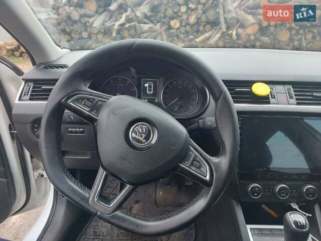 Белый Шкода Октавия, объемом двигателя 1.2 л и пробегом 435 тыс. км за 9500 $, фото 14 на Automoto.ua