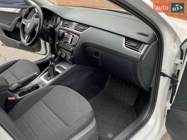 Білий Шкода Октавія, об'ємом двигуна 1.4 л та пробігом 194 тис. км за 8800 $, фото 34 на Automoto.ua