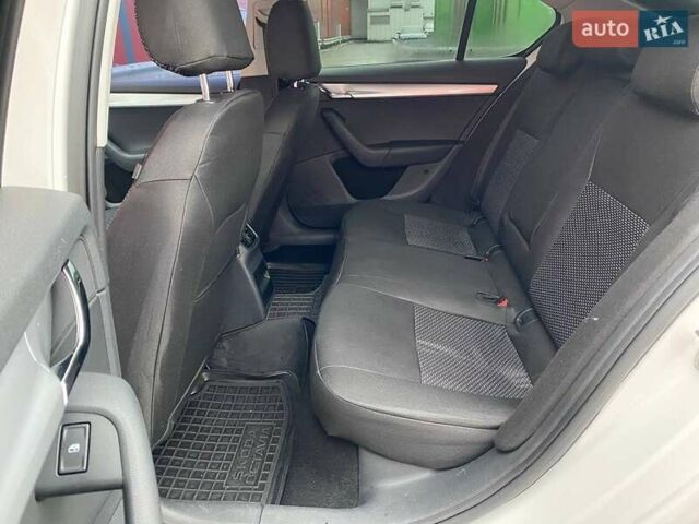 Белый Шкода Октавия, объемом двигателя 1.6 л и пробегом 152 тыс. км за 10500 $, фото 24 на Automoto.ua