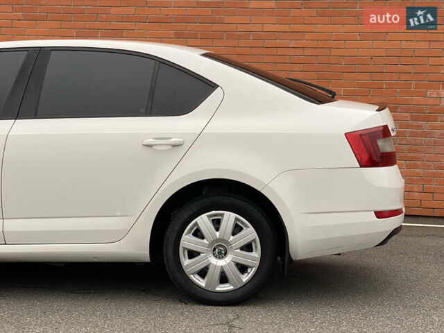 Білий Шкода Октавія, об'ємом двигуна 1.4 л та пробігом 194 тис. км за 8800 $, фото 9 на Automoto.ua