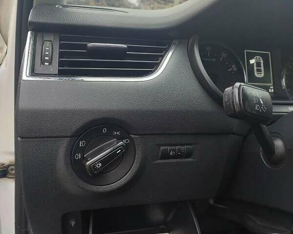 Белый Шкода Октавия, объемом двигателя 1.2 л и пробегом 435 тыс. км за 9500 $, фото 16 на Automoto.ua