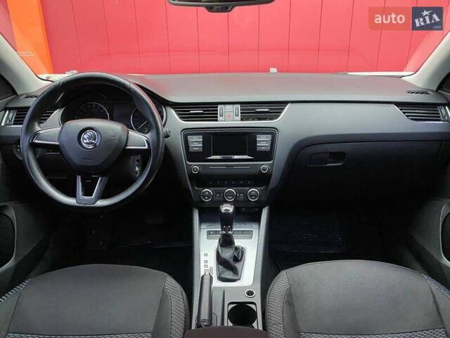 Белый Шкода Октавия, объемом двигателя 1.6 л и пробегом 152 тыс. км за 10500 $, фото 18 на Automoto.ua