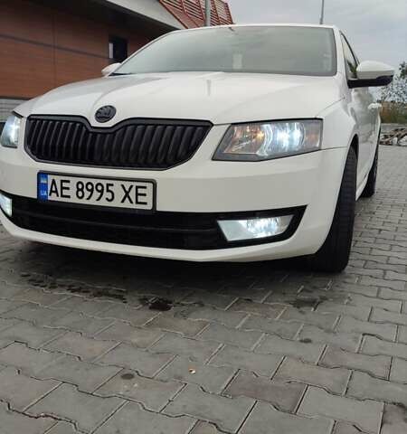 Белый Шкода Октавия, объемом двигателя 1.6 л и пробегом 300 тыс. км за 11200 $, фото 5 на Automoto.ua