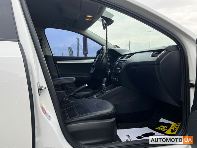 Білий Шкода Октавія, об'ємом двигуна 1.6 л та пробігом 290 тис. км за 11300 $, фото 11 на Automoto.ua