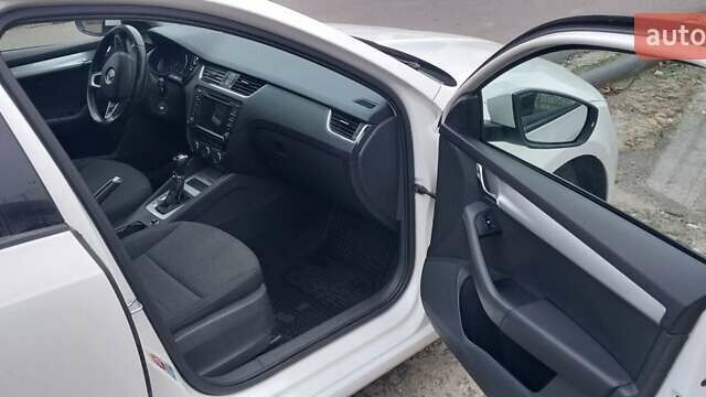 Белый Шкода Октавия, объемом двигателя 1.4 л и пробегом 220 тыс. км за 10500 $, фото 14 на Automoto.ua